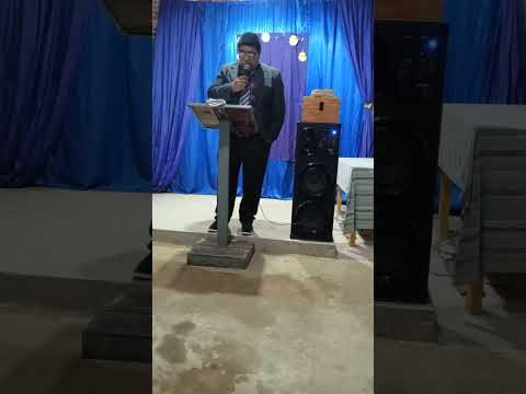 PASTOR RAMOS PREDICANDO EN LA IGLESIA EVANGELICA DIOS FIEL FONTANA CHACO ARGENTINA 