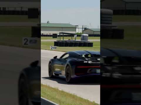 Bugatti Chiron vs pagani