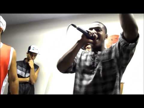 Casa marela Batalha de MC's Contagem X DF Marinho - Crizin VS Boca Mole - Meleka 23/03/2013