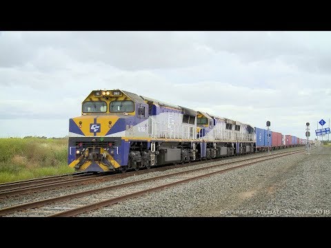 7922V Dooen Containers With Bonus SCT Boxcars - PoathTV Australian Diesel Trains