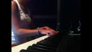 ♪ Kate-Margret - Playing Piano