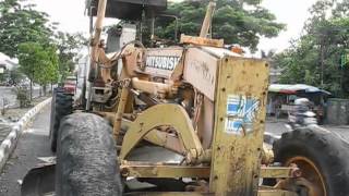 preview picture of video 'Mitsubishi MG 330 Motor Grader Walk Around'