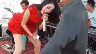 Download lagu Dangdut koplo seksi bareng akiaki nyawer mp3
