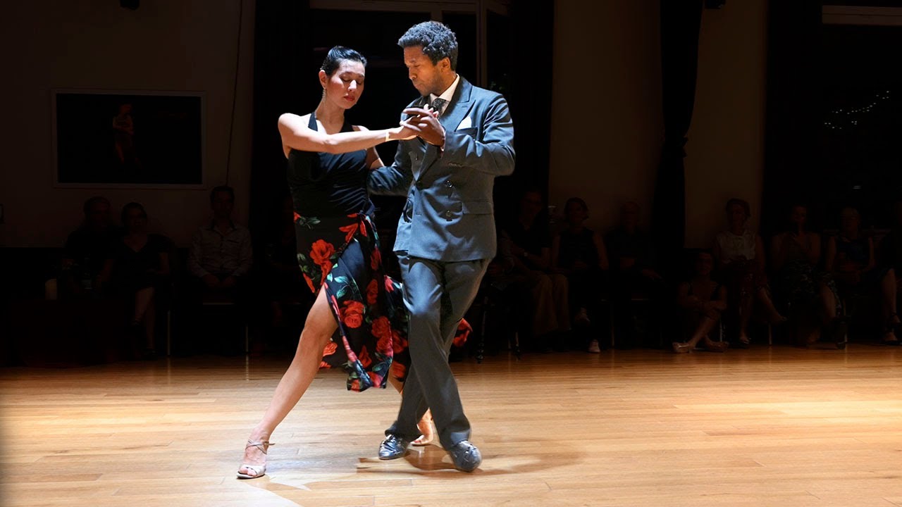 Video thumbnail for Silvina Tse &Julio Alvarez: Bajo el Cielo de Paris (Pablo Ramos & los Herederos del Compás) 4K Video