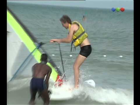 Pifiadas, Marley Surfeando En Islandia - Por El Mundo