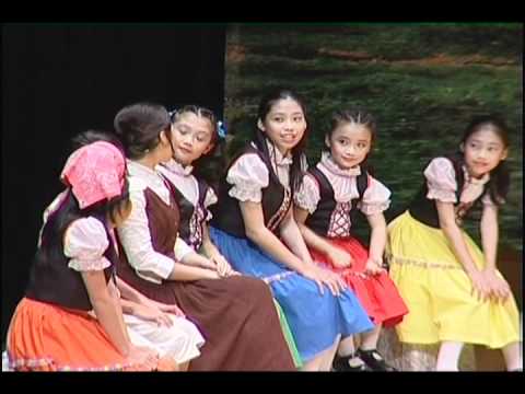 合唱團演出音樂劇選段 Do Re Mi