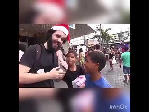 Vlw Natalina kk, (crianças brincando pra vender a bala) kk