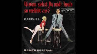 Musik-Video-Miniaturansicht zu Warum siehst du mich heute so verliebt an? Songtext von Rainer Bertram