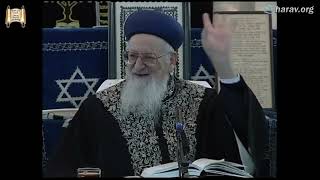 ניצחון החשמונאים והארת אור החנוכה  - שיעורי מנחת יהודה - מרן הרב מרדכי אליהו (הרב מרדכי אליהו זצ"ל) - התמונה מוצגת ישירות מתוך אתר האינטרנט יוטיוב. זכויות היוצרים בתמונה שייכות ליוצרה. קישור קרדיט למקור התוכן נמצא בתוך דף הסרטון