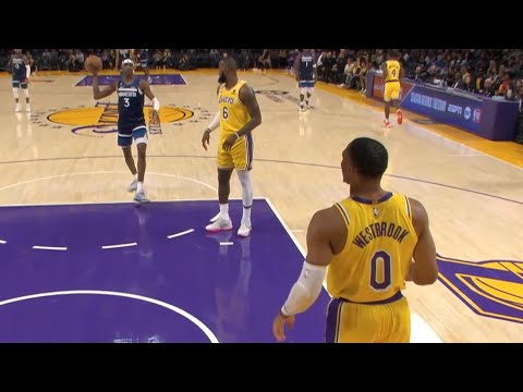 Russell Westbrook and Jaden McDaniels throw the ball back and forth at each other 😂