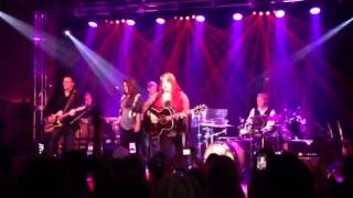Wynonna and Kree Harrison- Love is Alive