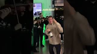 Download lagu Justin Bebir (Biebs) is at it again mp3