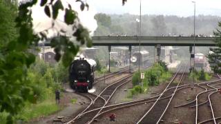 preview picture of video 'Ausfahrt der 52-8079 und Umsetzen der 01-118, Bahnhof Neuenmarkt-Wirsberg'