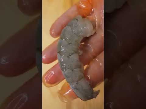 The Fastest, Easiest Way to Peel and Devein Shrimp Without Knife #shorts