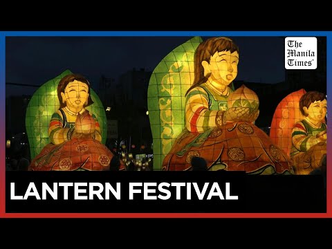 Crowds gather to see ornate lights of Seoul's Lotus Lantern Festival