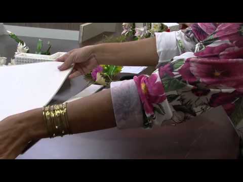 Mulher.com 02/04/2014 - Letras floridas em biscuit por Alessandra Assi