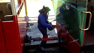 preview picture of video 'Alford Valley Railway Locomotive Changing direction'