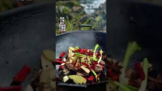 Lẩu rau rừng bên suối | Wild vegetable hot pot by the stream 