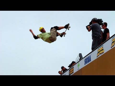 Andy MacDonald - Vert Skating