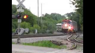 preview picture of video 'Metra commuter train at Spaulding'