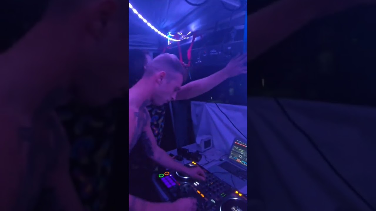 first set, energy was off charts 🫶🖤