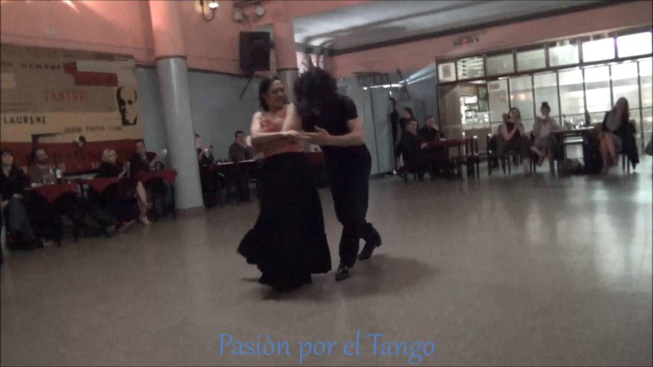 CYNTHIA FATTORI y RICARDO ANDRES BAIGORRIA Bailando la Chacarera AVES DE LIBERTAD en FLOREAL MILONGA