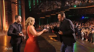 People's Choice Country Awards - Lauren Alaina and Scotty McCreery Present Award to Blake Shelton