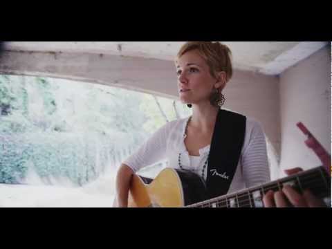 Erin Ivey sings Canyon