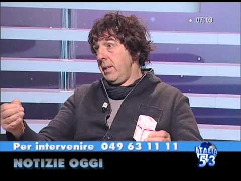 Pigmentazione e un couperosis su una faccia Le erbe che candeggiano la pelle