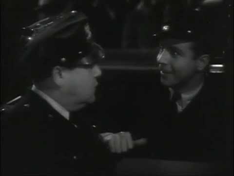 Broadway Gondolier (1935) - The opening operatic traffic jam.