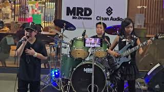 Download lagu 'Can You Feel My Heart' ในงาน'จิตอาสา' เชิญชวนร่วมสมทบทุน @Platinum Pop Bangkok, 12 Sep 2026  mp3