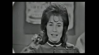 Loretta Lynn  ~ Everybody&#39;s Somebody&#39;s Fool (RARE black &amp; white)