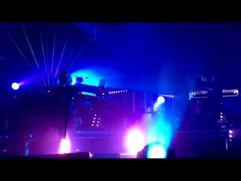 Hot Natured featuring Anabel #Reverse Skydiving @Parklife 2013