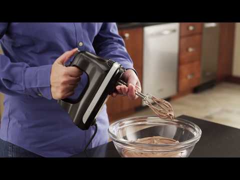 thumbnail video image 2 of Batidora de Mano KitchenAid 5 Velocidades Rojo, 2 of 5