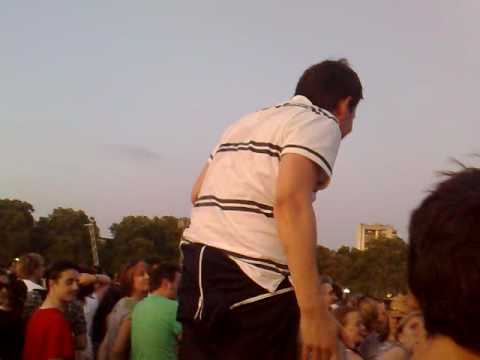 Videoclip de End of a Century (Live in Hyde Park, London 3/7/09) — Blur