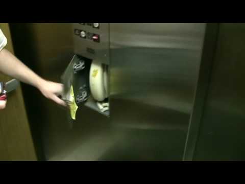 Southern hydraulic elevator @ 810 Main St in Lynchburg, with dieselducy's love for his T900!