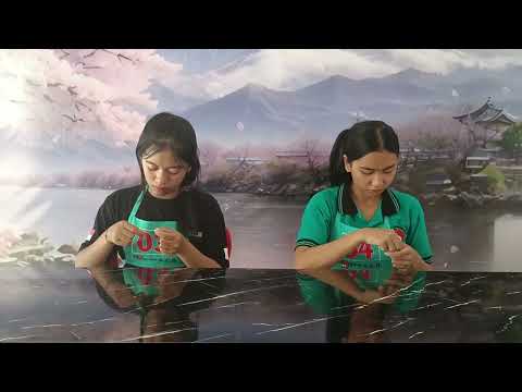 3番. NI WAYAN PURNAMIさんと 4番. NI LUH MELI APRIANIさんの糸結び練習