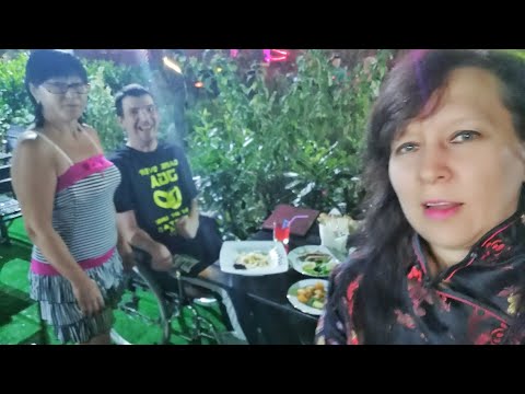 В КАФЕ с Димой и Леной. Поменялись колясками )))