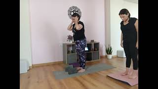 Sarvangasana, con y sin apoyos.