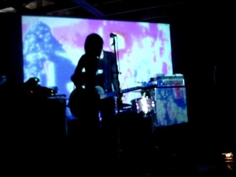 Sixteen Deluxe live @ Anti-SXSW New York Night Train Day Party  - "Kangaroo"