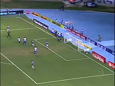 Fred, atacante do Fluminense, marca três vezes na vitória sobre o Duque de Caxias