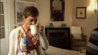 Teresa demande � Alma d'aller � la f�te avec elle