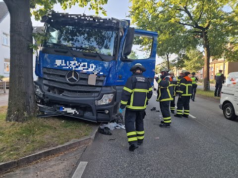 LKW-Fahrer wird bewusstlos und hinterlässt Schneise der Verwüstung - Hamburg
