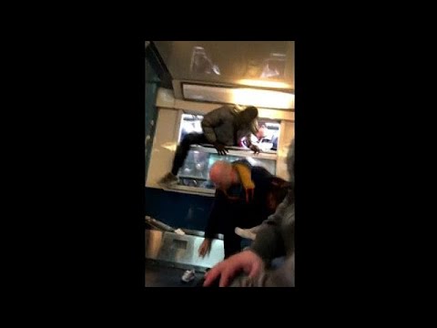 Francia, passeggeri che entrano dai finestrini: effetti dello sciopero ferrovie