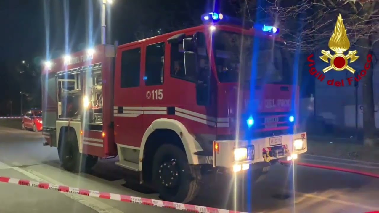 Incendio in un ex hotel di via Borgo Palazzo