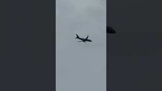 PLANE CIRCLING TO LAND ! DOPE! #crazy #airplane #dope #insane #youtubeshorts