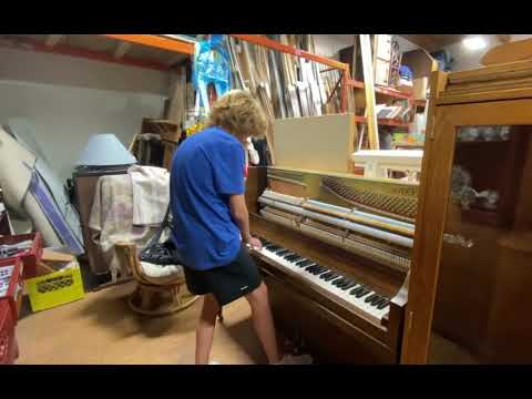 I found a Piano from the 1900s