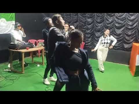 pynshongshit Ithuhbha sumer ia ka Fete wjsu..