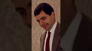 Mr. Bean Conferindo Cada Detalhe Do Quarto De Hotel! #mrbean #mrbeanemportuguês #shorts