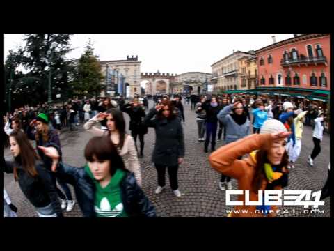 They Don't Care About Us - Cube41 Flash Mob Verona - Michael Jackson Tribute